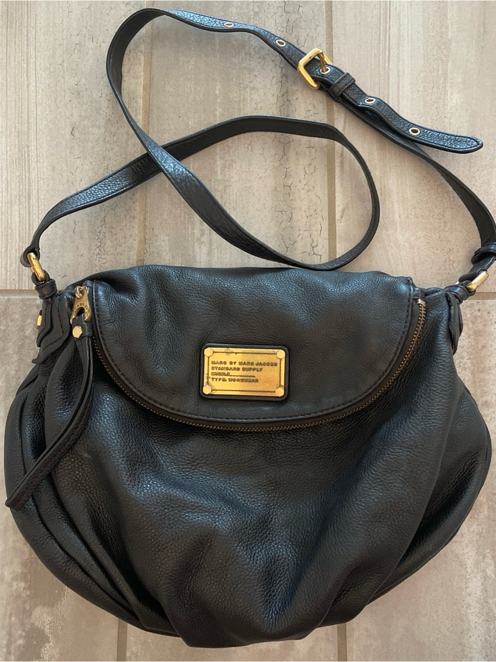 Marc by Marc Jacobs Black Pebbled Leather Classic Q Natasha Crossbody Bag *READ*